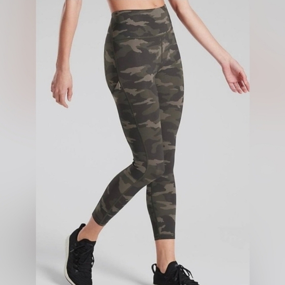 VGUC Athleta Ultimate 7/8 Tight Camo Green Black Small Pocket - Picture 1 of 14